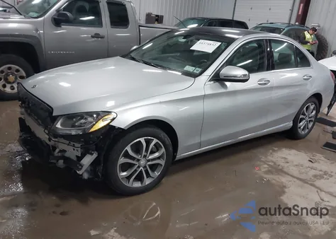 2018 Mercedes-Benz C 300 4Matic z USA, uszkodzony, nr VIN WDDWF4KB0JR393774